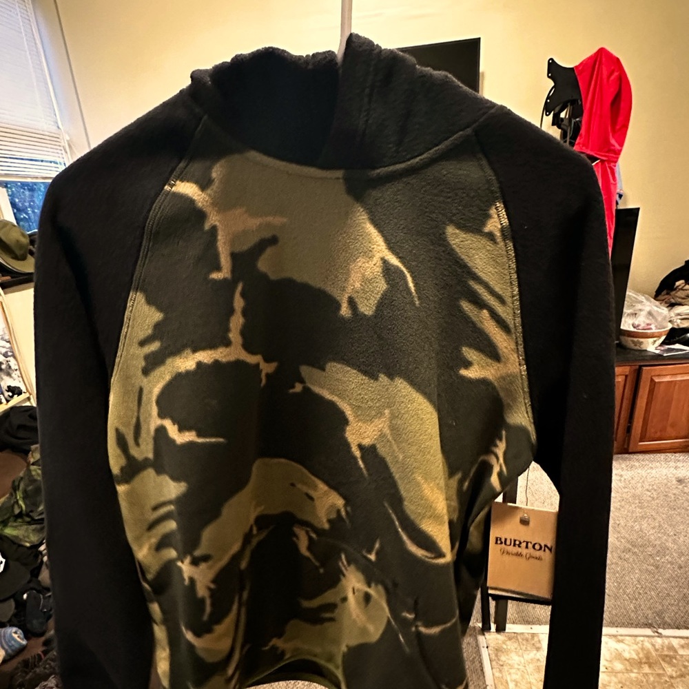 Burton Camo Hoodie ( Boys Xl)  almost same as (Mens Small) New with tags